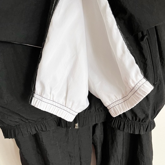 Vintage Nike Tracksuit Black/White Jacket/Pants Nylon Set Removable Sleeves M - Picture 16 of 16